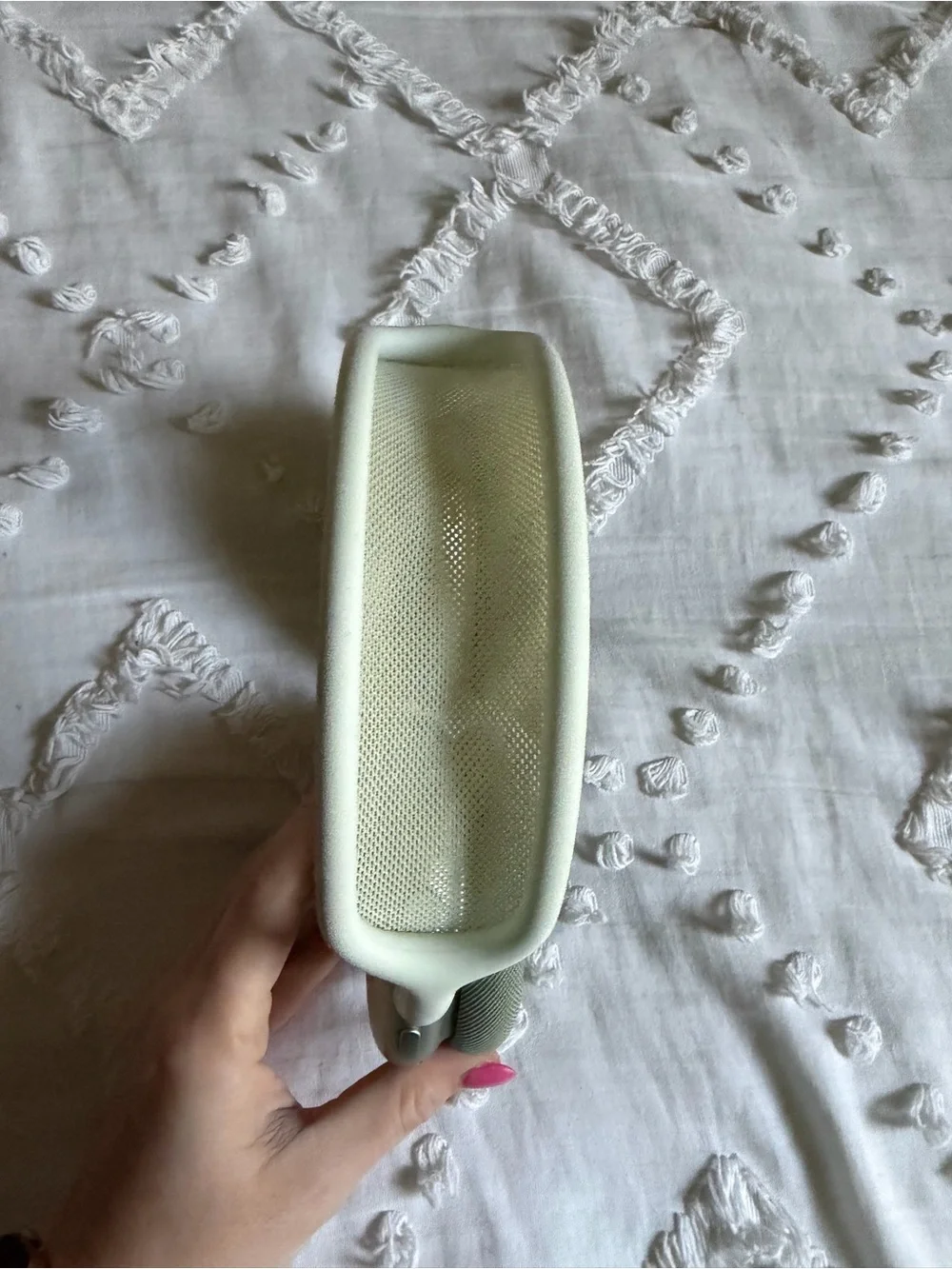 Apple air pod maxes green